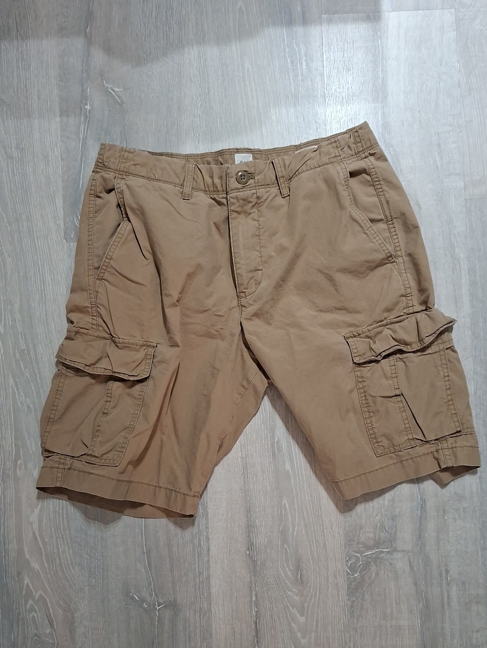 Men's Gap Cargo Shorts in Khaki Waist 31